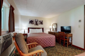 Riverbank Connecting Motel Rooms 4 & 6